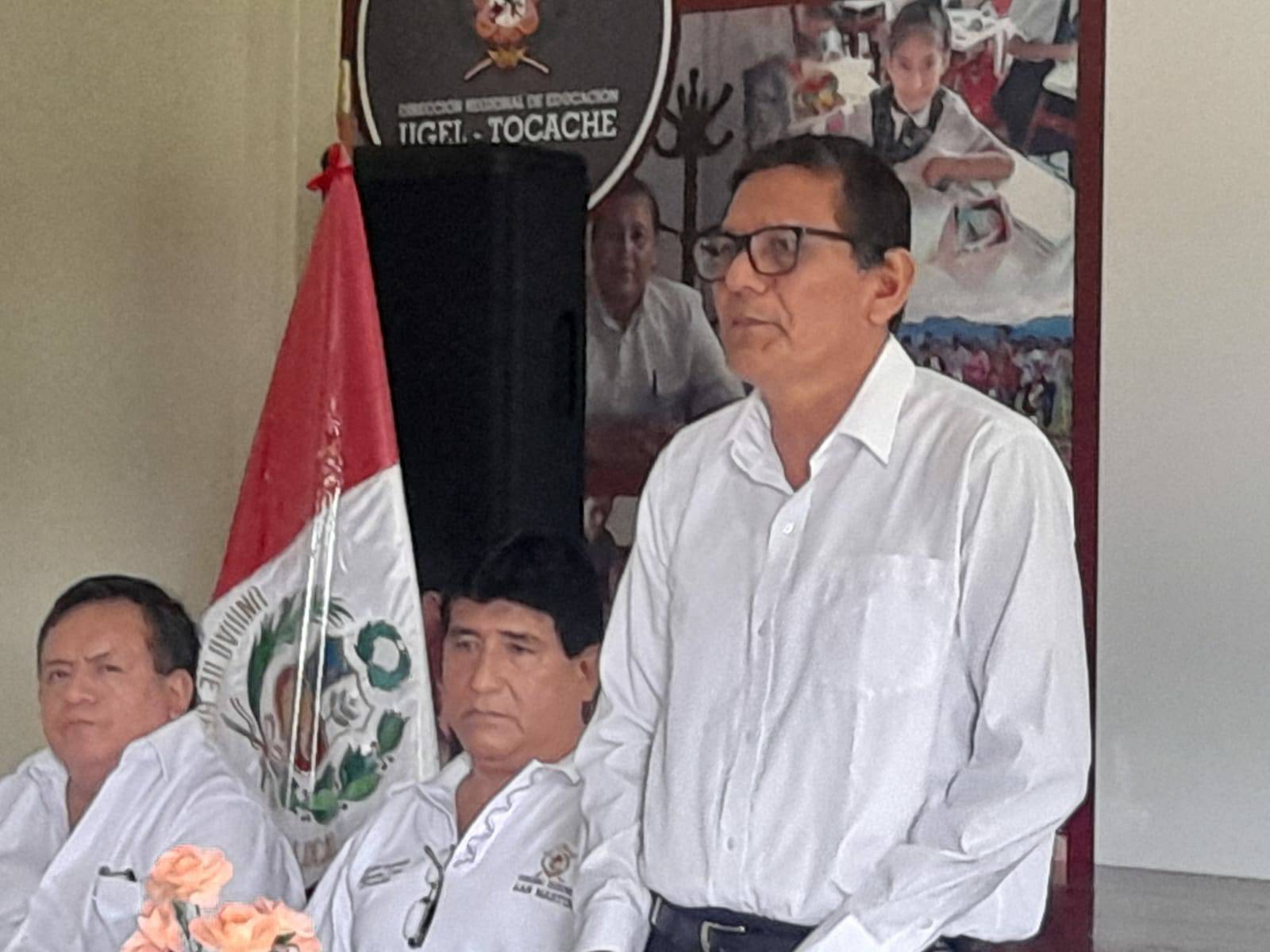 bienvenida a su nuevo director, Mg. Víctor Vela Ramírez