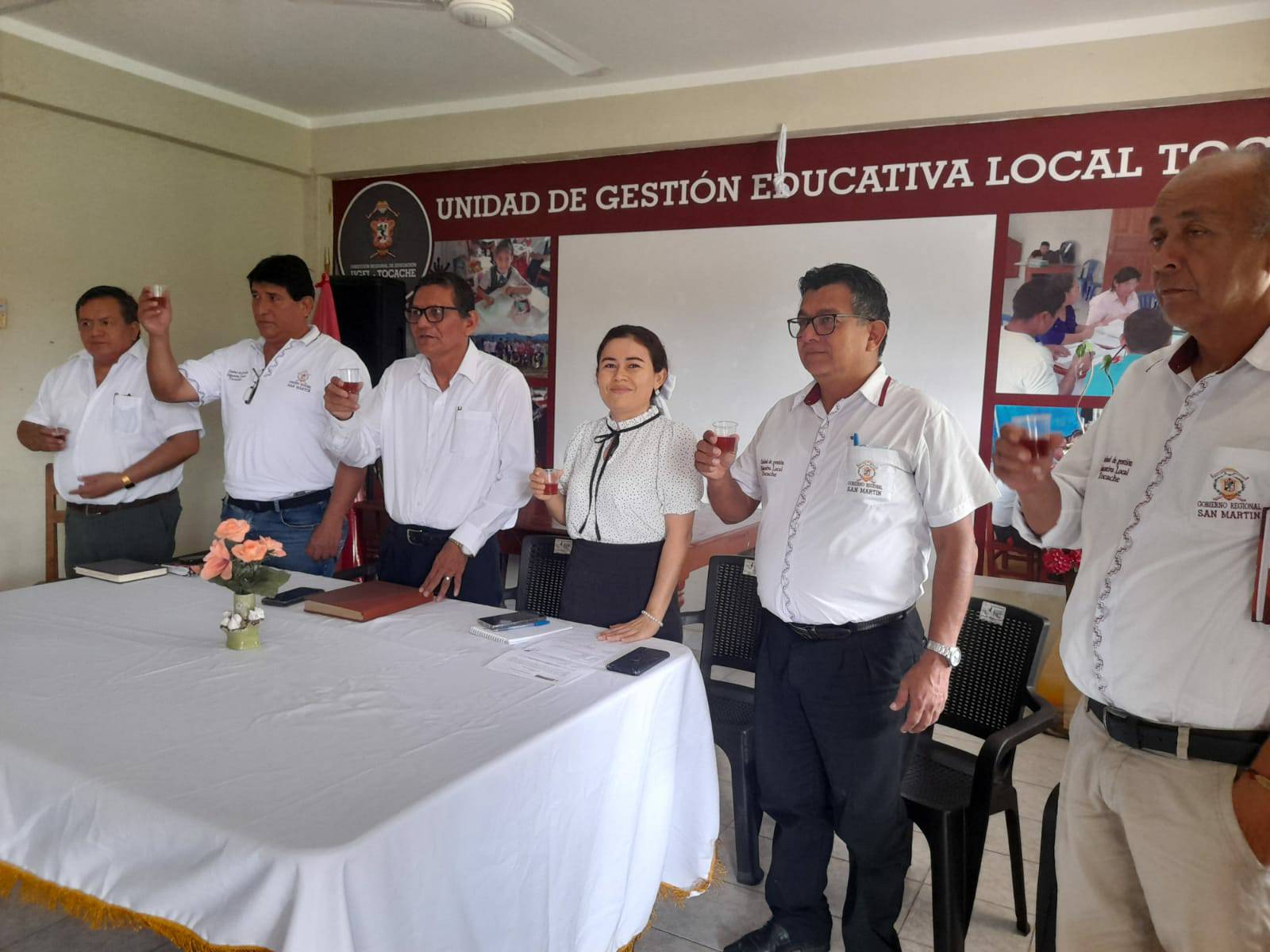 bienvenida a su nuevo director, Mg. Víctor Vela Ramírez