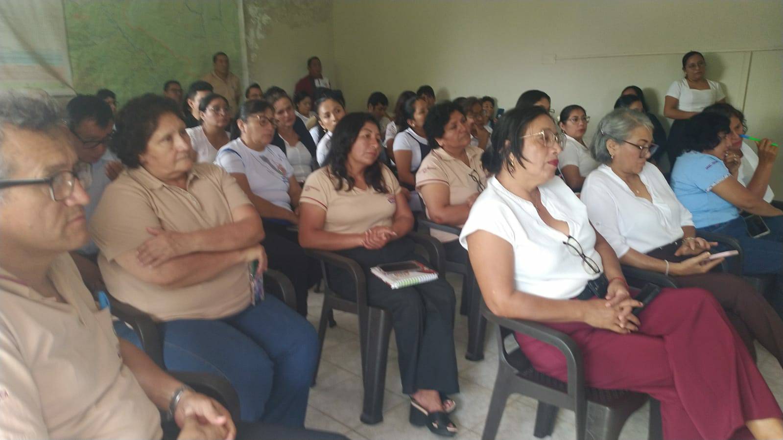 bienvenida a su nuevo director, Mg. Víctor Vela Ramírez